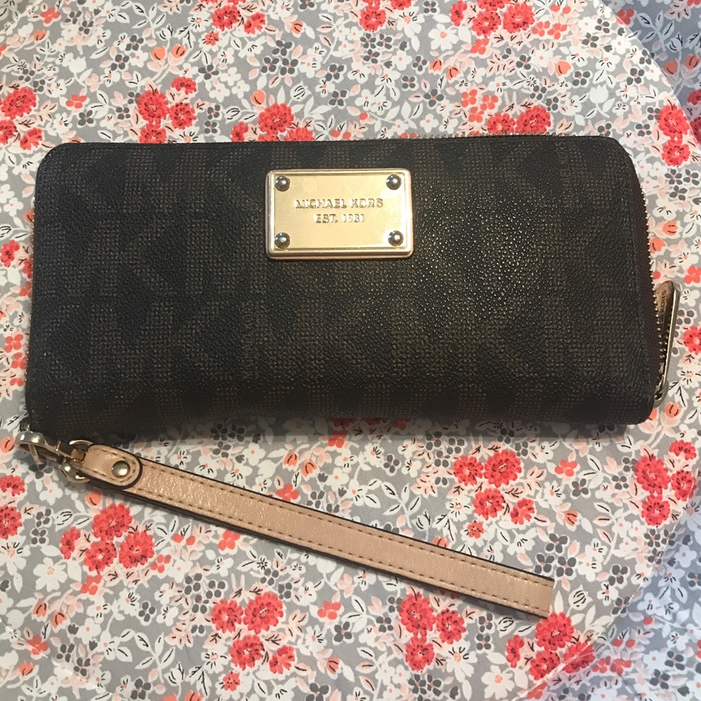 Michael Kors Zipper Wallet